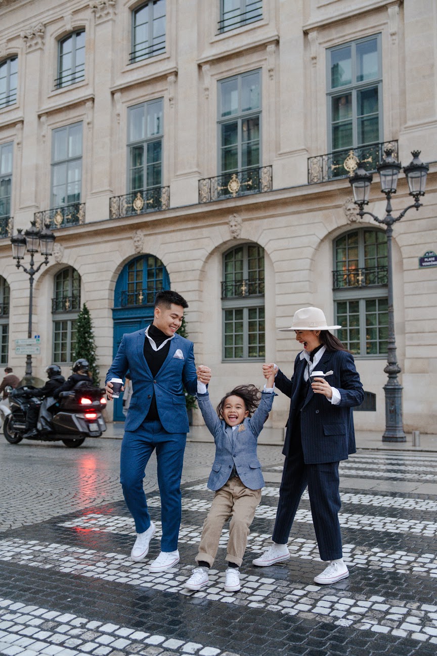 Beautiful fine art wedding photography in Paris streets